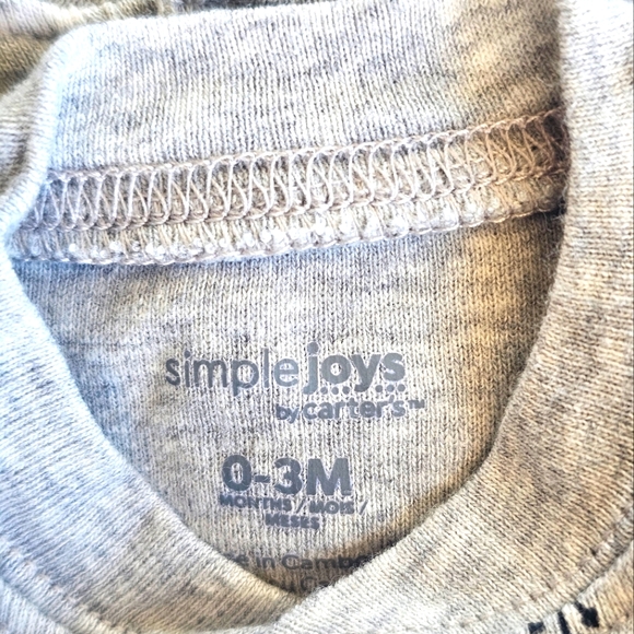 Large LOT Baby Clothes 0-3 Months 21 Pieces Bibs, Onesies, Pants Carters & More - Picture 6 of 9